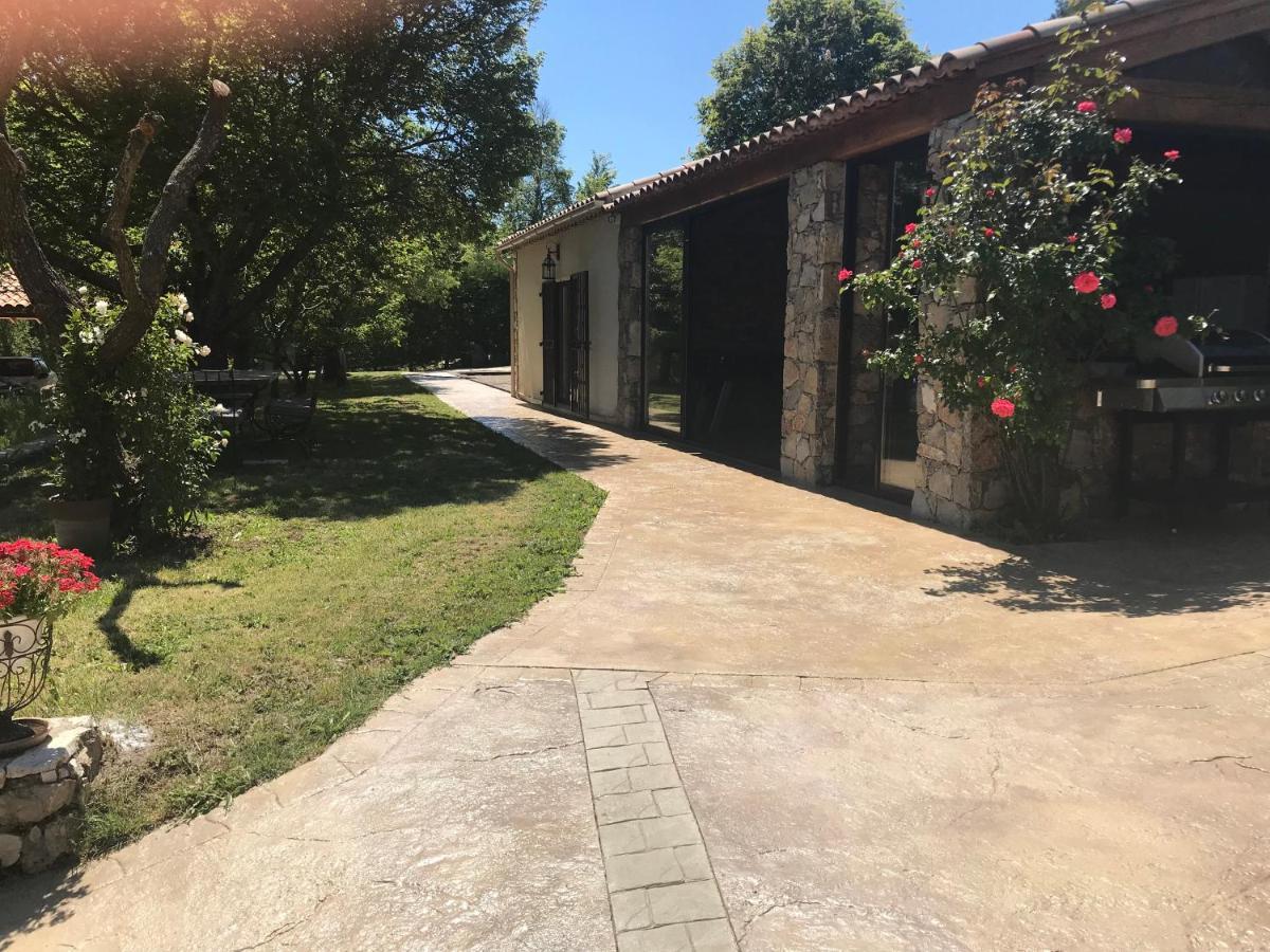 Le Hameau Des Vanades Ampus Bagian luar foto